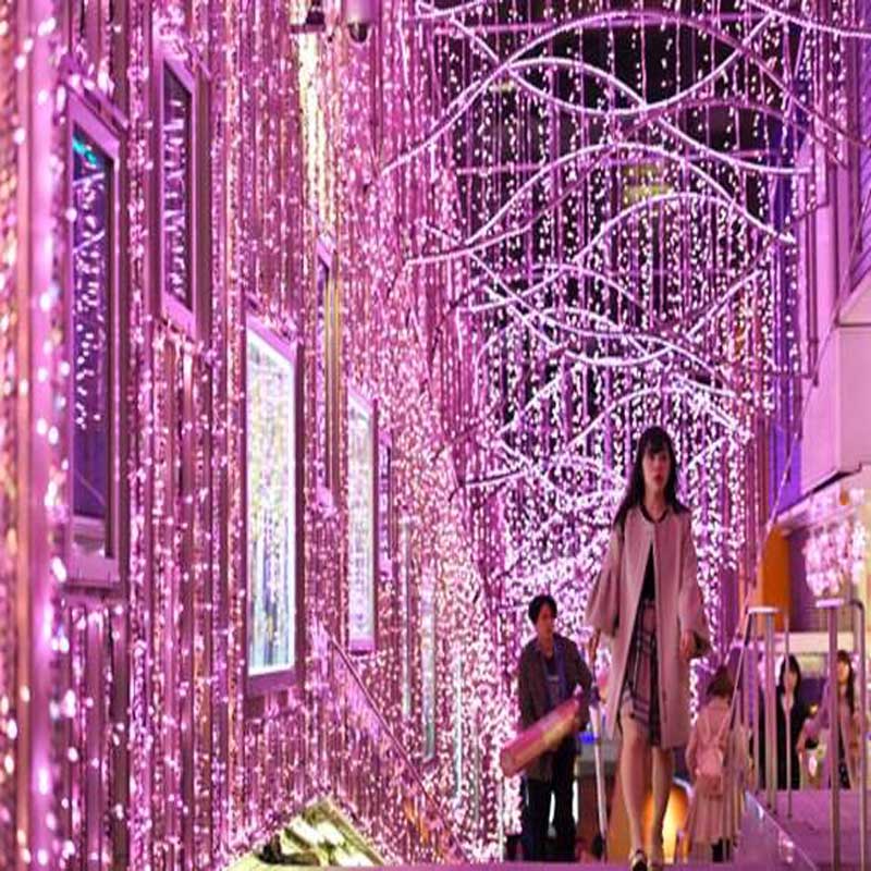 Tokyo Shinjuku Cherry Festival Laterne besteht aus 300.000 LED-Leuchten